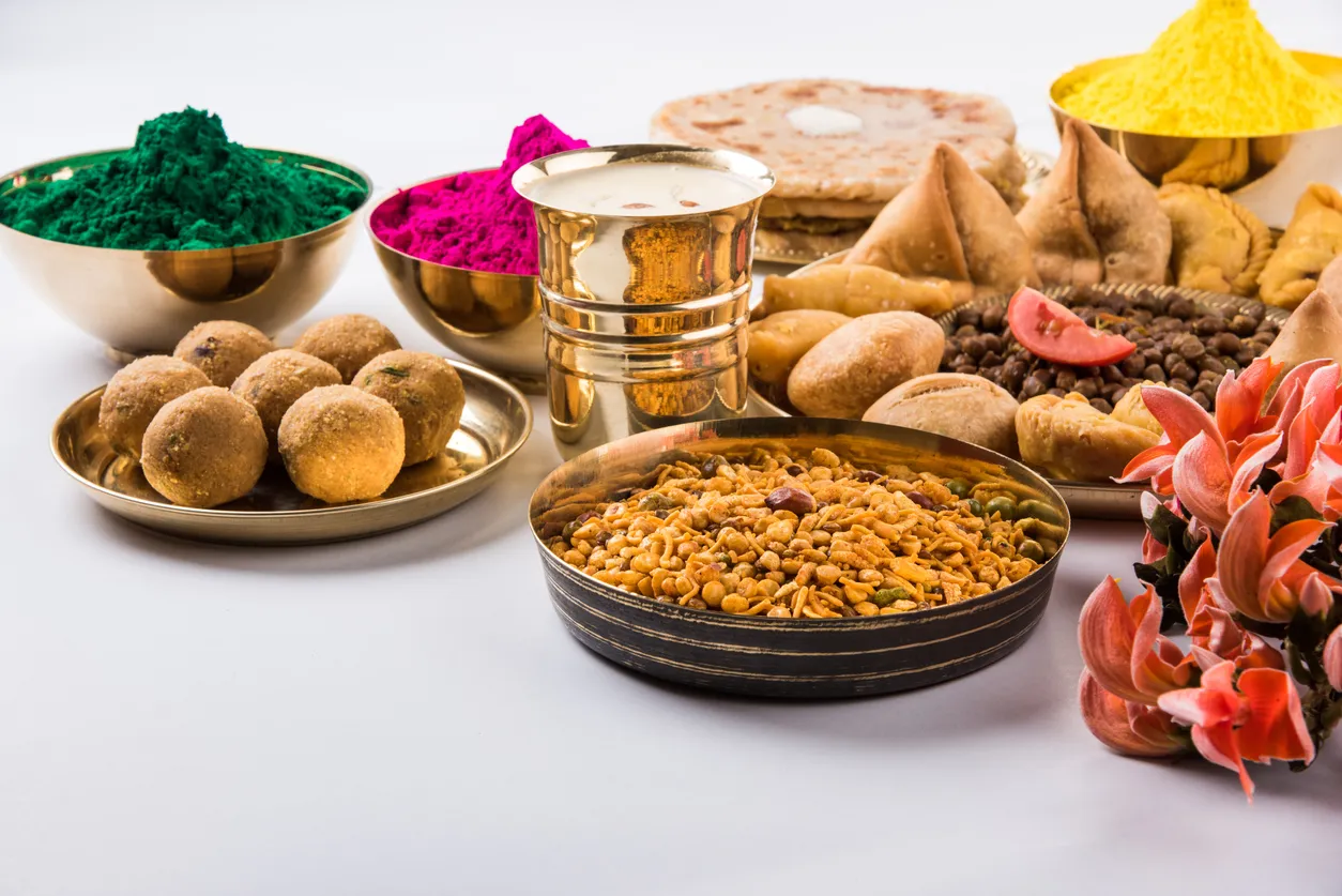 Popular & Traditional Holi Food, Snacks, Drinks: Mouthwatering Holi Dishes